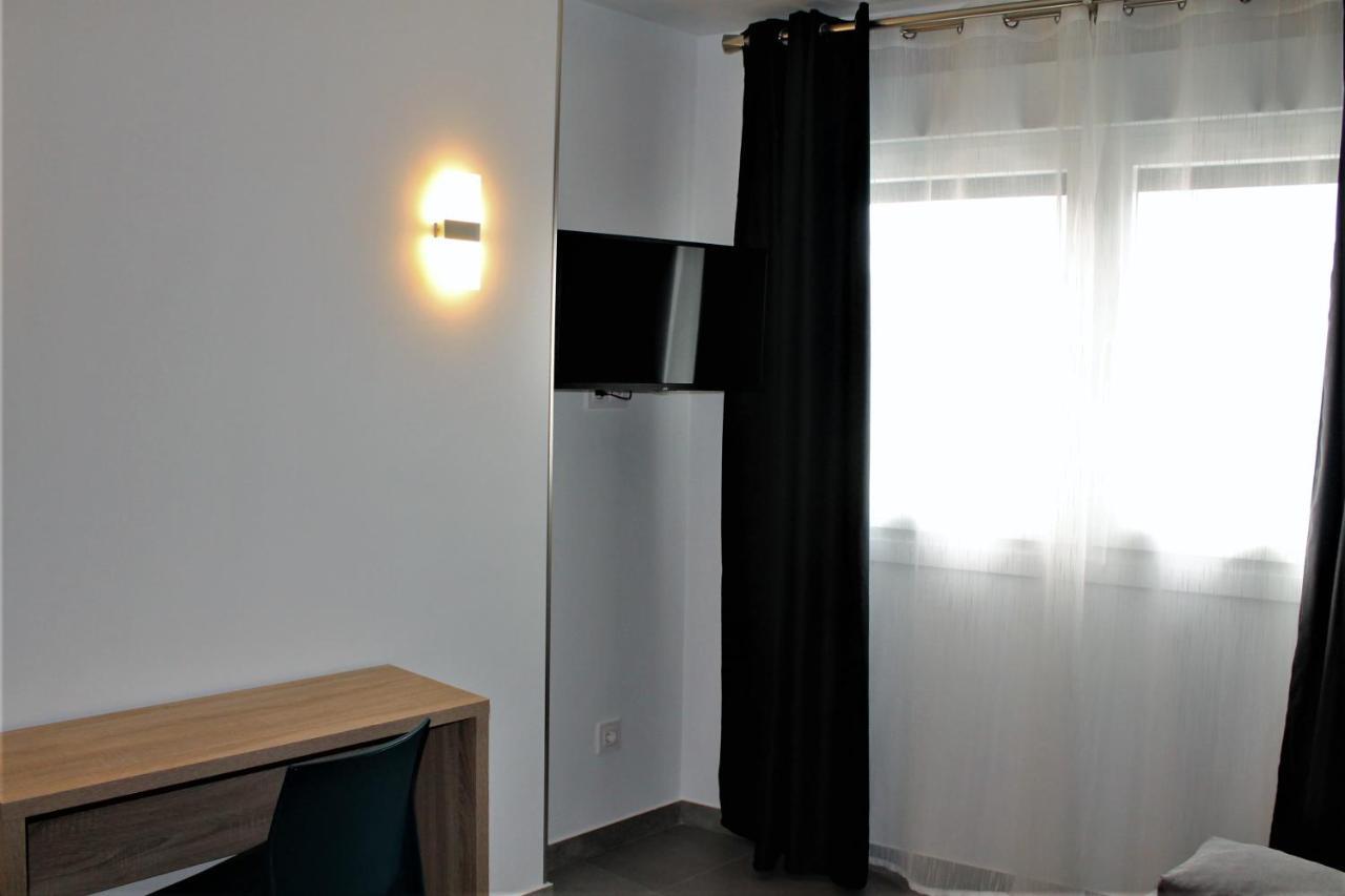 Hotel Hollywood Cangas do Morrazo Exteriör bild