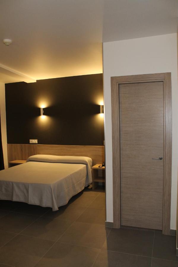 Hotel Hollywood Cangas do Morrazo Exteriör bild