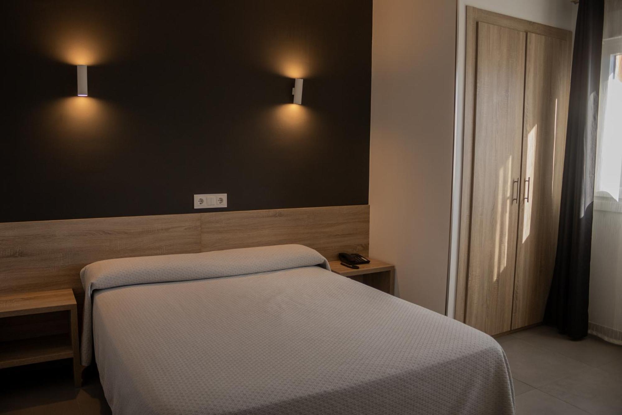 Hotel Hollywood Cangas do Morrazo Exteriör bild